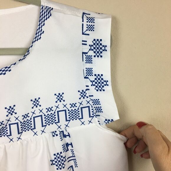 Miss Look White and Blue Peasant Top Size Medium - Picture 3 of 4